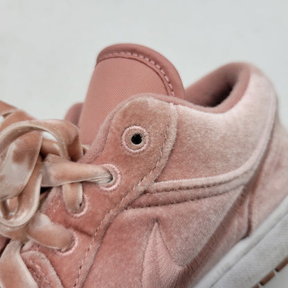 【中古品】【メンズ/レディース】 NIKE ナイキ DQ8396-600 WOMEN'S AIR JORDAN 1 LOW ウィメンズ エア ジョーダン 1 ロー スニーカー 靴 160-260726-kh-15-izu サイズ：25.5 カラー：RUST PINK/RUST PINK-WHITE 万代Net店