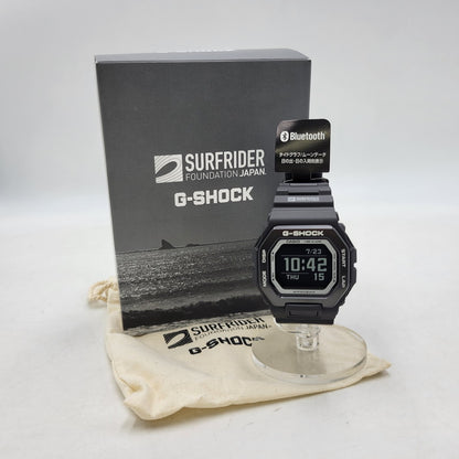 【中古美品】【メンズ/レディース】 G-SHOCK ジーショック G-LIDE SURFRIDER FOUNDATION JAPAN GBX-100SFJ-1JR コラボレーションモデル デジタル 腕時計 196-260723-as-05-izu サイズ：50.9 × 46 × 14.7 mm カラー：ブラック 万代Net店