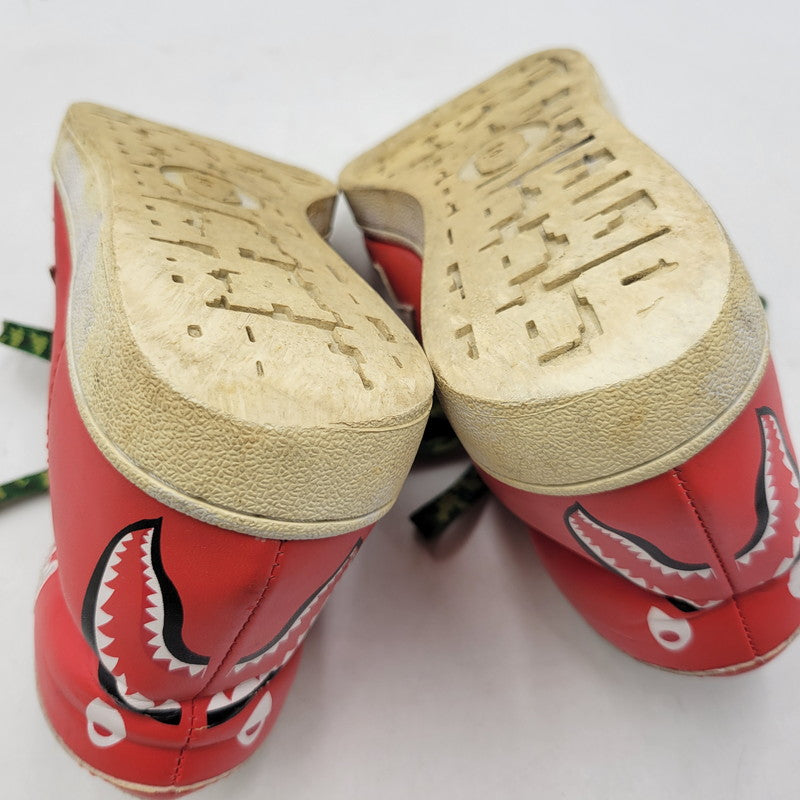【現状渡し品】【メンズ】 A BATHING APE アベイシングエイプ SHARK LEATHER BIG TONGUE ULTRA SKULL STA HI シャーク レザー ビッグ タング ウルトラ スカル エスティーエー ハイ スニーカー 靴 162-260727-ya-15-izu サイズ：27.5cm カラー：レッド×ホワイト 万代Net店