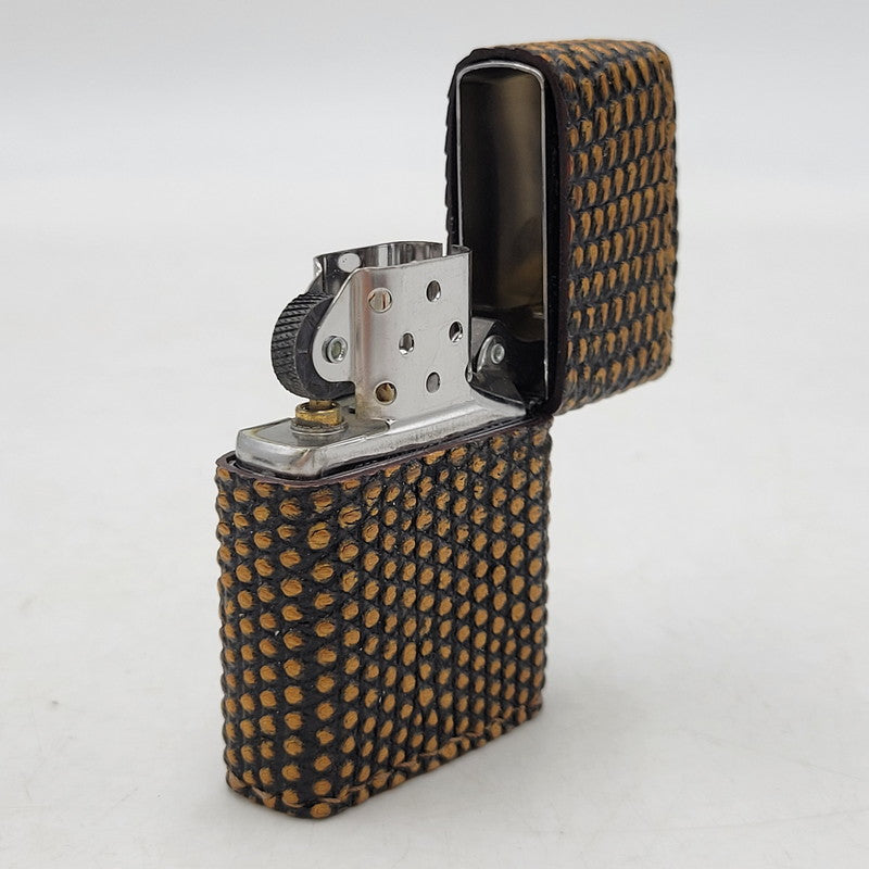 【中古品】【メンズ/レディース】 ZIPPO ジッポ LIZARD SKIN LEATHER 22年製 喫煙具 ライター 206-260727-as-02-izu カラー：ブラウン系×ブラック 万代Net店