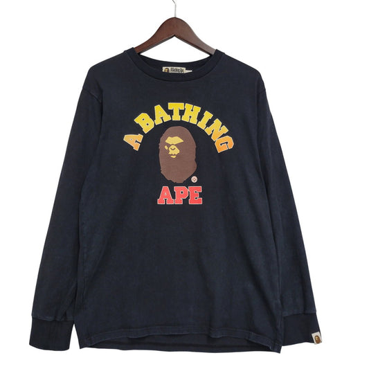 【中古品】【メンズ】 A BATHING APE アベイシングエイプ COLLEGE PRINT LS TEE カレッジ プリント ロングスリーブ Tシャツ プリント 長袖 トップス 142-260728-ay-05-izu サイズ：M カラー：ブラック 万代Net店