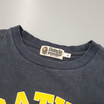 【中古品】【メンズ】 A BATHING APE アベイシングエイプ COLLEGE PRINT LS TEE カレッジ プリント ロングスリーブ Tシャツ プリント 長袖 トップス 142-260728-ay-05-izu サイズ：M カラー：ブラック 万代Net店