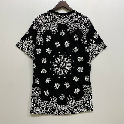 【中古品】【メンズ】 SUPREME シュプリーム × HANES ヘインズ BANDANA TAGLESS TEE バンダナ タグレス Tシャツ トップス 149-260728-kh-07-izu サイズ：M カラー：ブラック×ホワイト 万代Net店