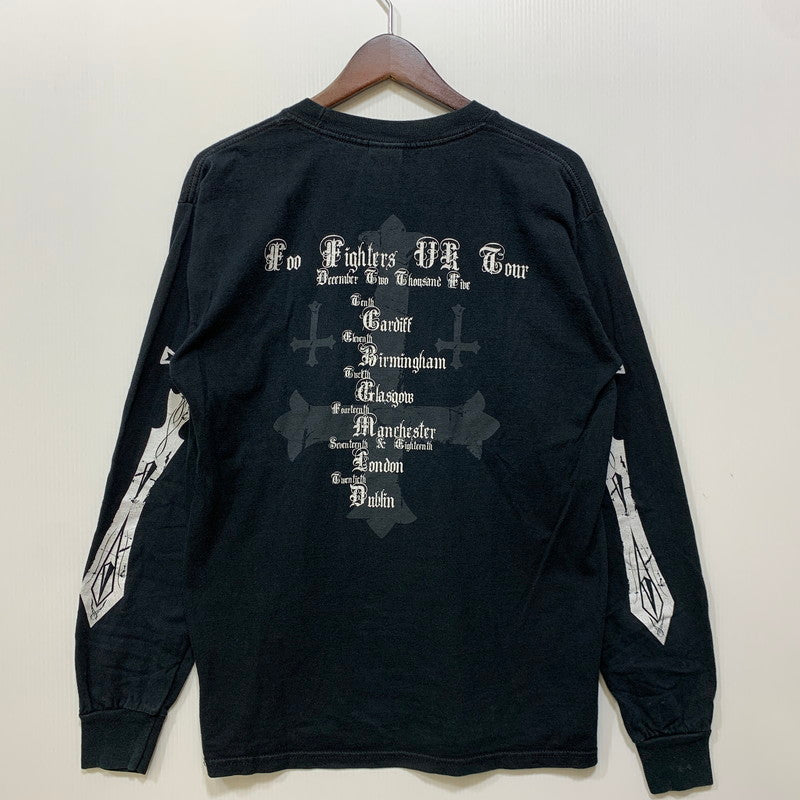 【中古品】【メンズ】 GILDAN ギルダン FOO FIGHTERS UK TOUR 2005 LS TEE ロングスリーブ Tシャツ 長袖 トップス 146-260731-ay-08-izu サイズ：M カラー：ブラック 万代Net店