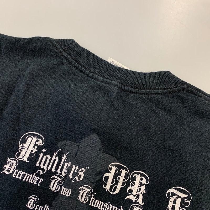 【中古品】【メンズ】 GILDAN ギルダン FOO FIGHTERS UK TOUR 2005 LS TEE ロングスリーブ Tシャツ 長袖 トップス 146-260731-ay-08-izu サイズ：M カラー：ブラック 万代Net店