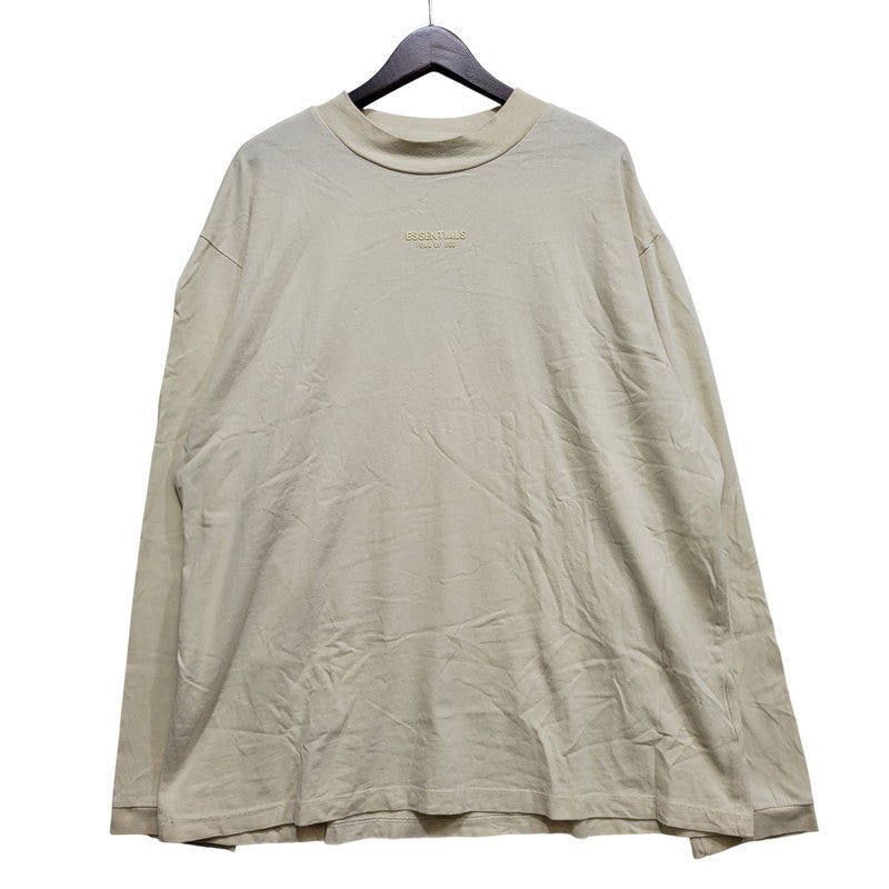 【中古品】【メンズ】 FEAR OF GOD ESSENTIALS フィア オブ ゴッド エッセンシャルズ RUBBER CENTER LOGO ラバー センター ロゴ L S TEE ロングスリーブ Tシャツ トップス 長袖 142-260802-ya-01-izu サイズ：XL カラー：ベージュ 万代Net店