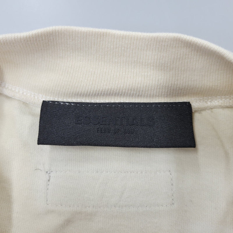 【中古品】【メンズ】 FEAR OF GOD ESSENTIALS フィア オブ ゴッド エッセンシャルズ RUBBER CENTER LOGO ラバー センター ロゴ L S TEE ロングスリーブ Tシャツ トップス 長袖 142-260802-ya-01-izu サイズ：XL カラー：ベージュ 万代Net店