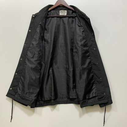 【中古品】【メンズ】 MUSTARD WORKERS マスタードワーカーズ LOGO COACH JACKET ロゴ コーチジャケット 刺繍 145-260802-as-16-izu サイズ：2XL カラー：ブラック 万代Net店
