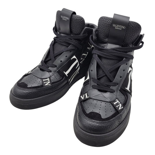 【中古品】【メンズ】 Valentino Garavani ヴァレンティノ・ガラヴァーニ VLTN ALLOVER PRINT HI CUT SNEAKERS TVE03Y2 オールオーバープリント ハイカット スニーカー 靴 183-260801-as-06-izu サイズ：43 カラー：ブラック 万代Net店