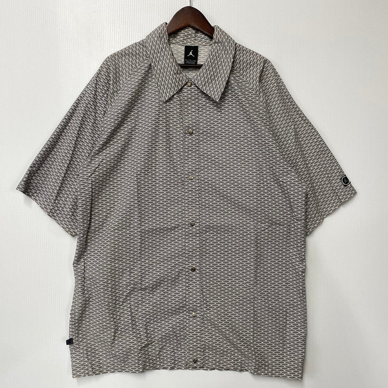 【中古品】【メンズ】 OLD NIKE JORDAN BRAND オールド ナイキ ジョーダン ブランド ALL OVER PATTERN COACH SHIRT JACKET オールオーバーパターン コーチシャツジャケット 146-260806-as-02-izu サイズ：L カラー：グレー系 万代Net店