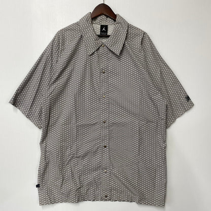 【中古品】【メンズ】 OLD NIKE JORDAN BRAND オールド ナイキ ジョーダン ブランド ALL OVER PATTERN COACH SHIRT JACKET オールオーバーパターン コーチシャツジャケット 146-260806-as-02-izu サイズ：L カラー：グレー系 万代Net店