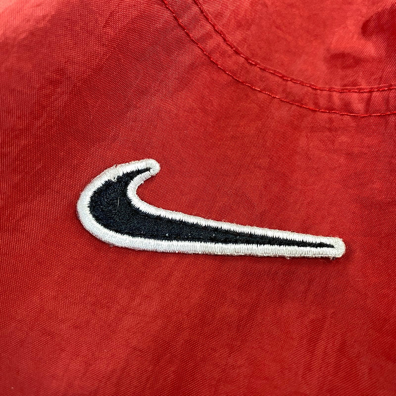 【中古品】【メンズ】 NIKE ナイキ タイ製 CENTER SWOOSH NYLON PULLOVER SHIRT センター スウッシュ ナイロン プルオーバー シャツ トップス 長袖 146-260807-cs-06-izu サイズ：XXL カラー：レッド 万代Net店