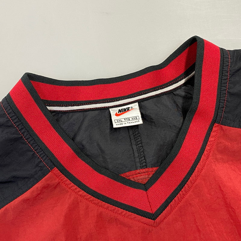 【中古品】【メンズ】 NIKE ナイキ タイ製 CENTER SWOOSH NYLON PULLOVER SHIRT センター スウッシュ ナイロン プルオーバー シャツ トップス 長袖 146-260807-cs-06-izu サイズ：XXL カラー：レッド 万代Net店