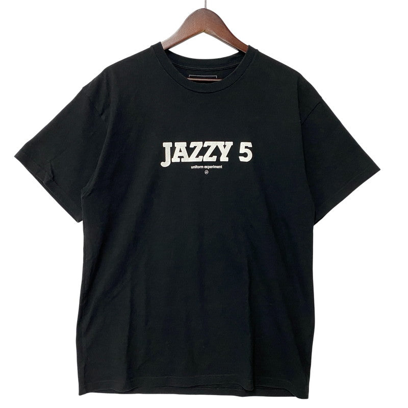 【中古品】【メンズ】 uniform experiment ユニフォームエクスペリメント FRAGMENT フラグメント JAZZY JAY JAZZY 5 S/S TEE 半袖Tシャツ 142-260808-as-09-izu サイズ：2 カラー：ブラック 万代Net店