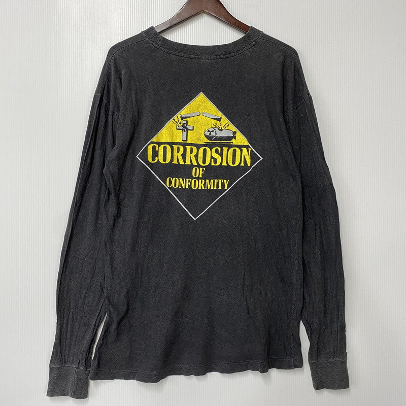 【現状渡し品】【メンズ】 CORROSION OF CONFORMITY コロージョン オブ コンフォーミティ シングル 90S LS TEE ロングスリーブ Tシャツ トップス 長袖 146-260807-ya-05-izu サイズ：下記参照 カラー：チャコール 万代Net店