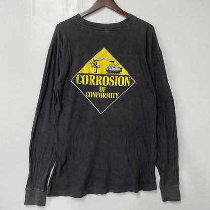 【現状渡し品】【メンズ】 CORROSION OF CONFORMITY コロージョン オブ コンフォーミティ シングル 90S LS TEE ロングスリーブ Tシャツ トップス 長袖 146-260807-ya-05-izu サイズ：下記参照 カラー：チャコール 万代Net店