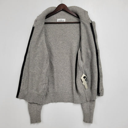 【中古品】【メンズ】 STONE ISLAND ストーンアイランド STANDCOLLAR CARDIGAN 611550LA3 スタンドカラーカーディガン 141-260808-as-01-izu サイズ：M カラー：グレー 万代Net店