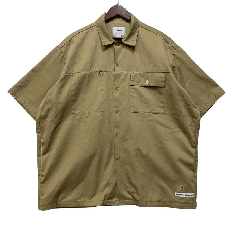 【中古品】【メンズ】 LIBERE リベーレ × DICKIES ディッキーズ 222201 PLUS WORK SHIRTS プラスワークシャツ トップス 半袖 142-260818-ya-09-izu サイズ：L カラー：ベージュ 万代Net店