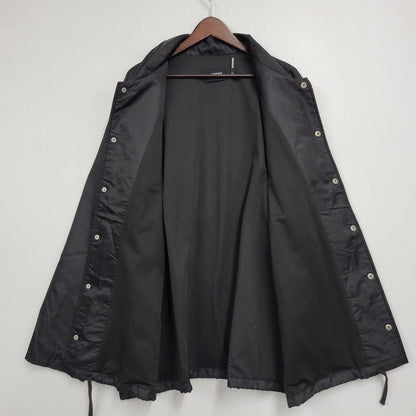 【中古品】【メンズ】 ESSENTIALS エッセンシャルズ × UNITED ARROWS ユナイテッドアローズ 5568-343-0066 NYLON COACH JACKET ナイロン コーチ ジャケット アウター 142-260824-ya-12-izu サイズ：L カラー：ブラック 万代Net店