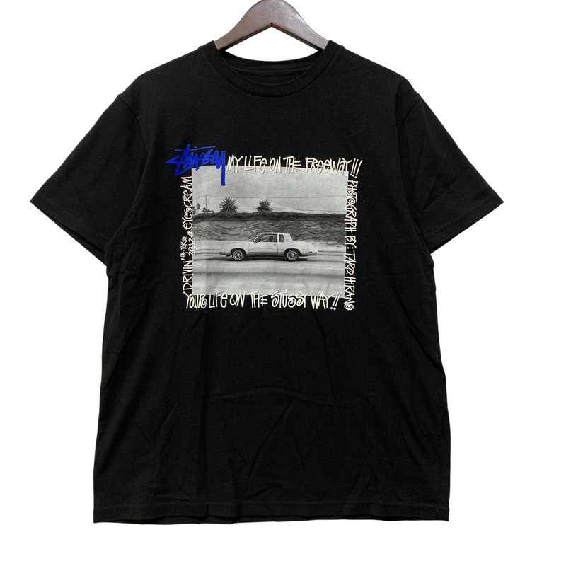 【中古品】【メンズ】 STUSSY ステューシー × TARO HIRANO 平野太呂 MY LIFE ON THE FREEWAY TEE 半袖 Tシャツ 金タグ 142-260820-as-28-izu サイズ：L カラー：ブラック 万代Net店