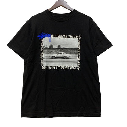 【中古品】【メンズ】 STUSSY ステューシー × TARO HIRANO 平野太呂 MY LIFE ON THE FREEWAY TEE 半袖 Tシャツ 金タグ 142-260820-as-28-izu サイズ：L カラー：ブラック 万代Net店