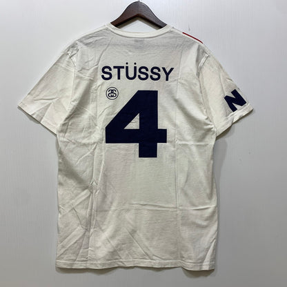 【中古品】【メンズ】 STUSSY ステューシー 2014 YEAR OF THE HORSE STRIPE S/S TEE 半袖 Tシャツ 142-260820-as-29-izu サイズ：L カラー：ホワイト 万代Net店
