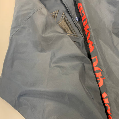 【中古品】【メンズ】 UNITED ATHLE ユナイテッドアスレ FUCK THE WORLD W CROSS PRINT COACH JACKET クロス プリント コーチ ジャケット アウター 146-260828-cs-20-izu サイズ：L カラー：ネイビー 万代Net店