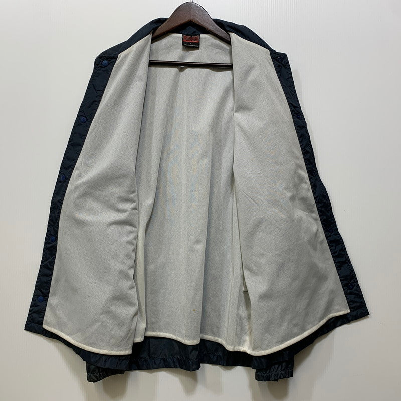 【中古品】【メンズ】 UNITED ATHLE ユナイテッドアスレ FUCK THE WORLD W CROSS PRINT COACH JACKET クロス プリント コーチ ジャケット アウター 146-260828-cs-20-izu サイズ：L カラー：ネイビー 万代Net店