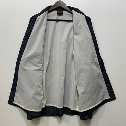 【中古品】【メンズ】 UNITED ATHLE ユナイテッドアスレ FUCK THE WORLD W CROSS PRINT COACH JACKET クロス プリント コーチ ジャケット アウター 146-260828-cs-20-izu サイズ：L カラー：ネイビー 万代Net店