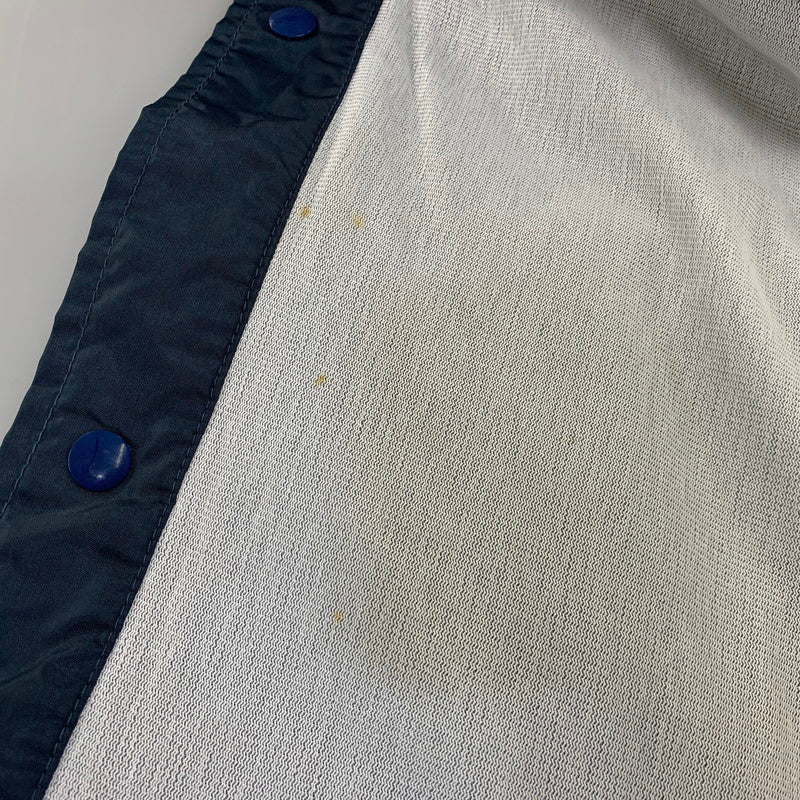 【中古品】【メンズ】 UNITED ATHLE ユナイテッドアスレ FUCK THE WORLD W CROSS PRINT COACH JACKET クロス プリント コーチ ジャケット アウター 146-260828-cs-20-izu サイズ：L カラー：ネイビー 万代Net店