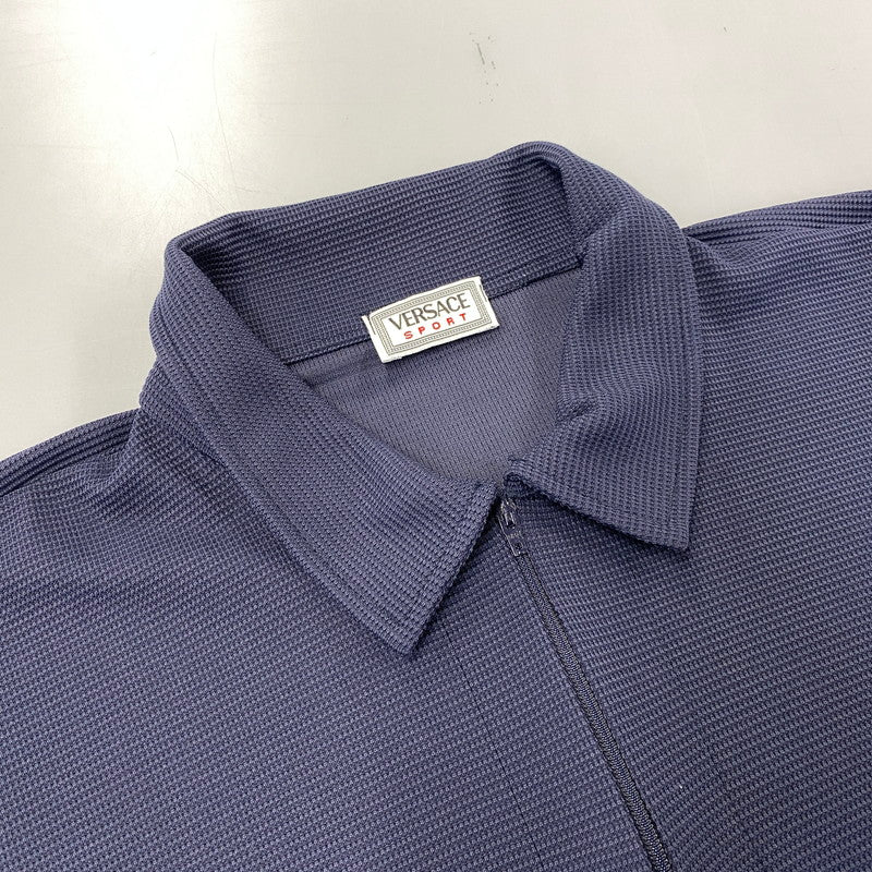【中古品】【メンズ】 VERSACE SPORT ヴェルサーチ スポーツ HALFZIP SS WAFFLE POLO SHIRT ハーフジップ ショートスリーブ ワッフル ポロ シャツ トップス 半袖 141-260819-cs-15-izu サイズ：48 カラー：ネイビー 万代Net店