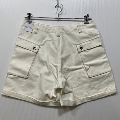 【中古品】【メンズ】 NIKE ナイキ STANDARD FIT AT KNEE LENGTH SHORTS ショーツ ショートパンツ 159-260821-as-10-izu サイズ：M カラー：ホワイト 万代Net店