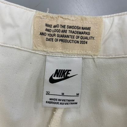 【中古品】【メンズ】 NIKE ナイキ STANDARD FIT AT KNEE LENGTH SHORTS ショーツ ショートパンツ 159-260821-as-10-izu サイズ：M カラー：ホワイト 万代Net店