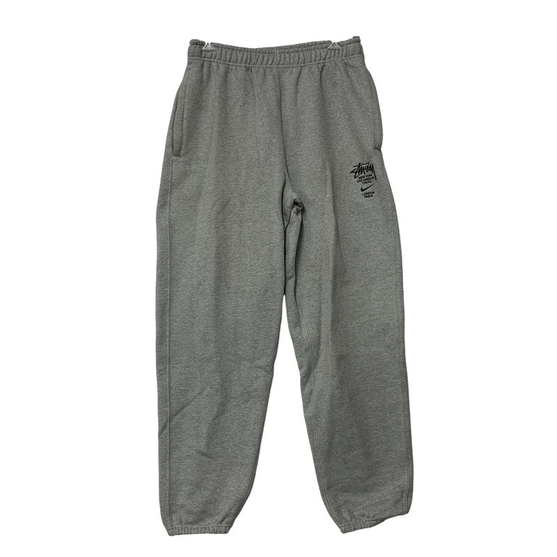 【中古品】【メンズ】 STUSSY×NIKE ステューシー ナイキ DC4227-050 INTERNATIONAL SWEATPANTS インターナショナル スウェットパンツ ボトムス ズボン 153-260812-cs-03-izu サイズ：S カラー：グレー 万代Net店