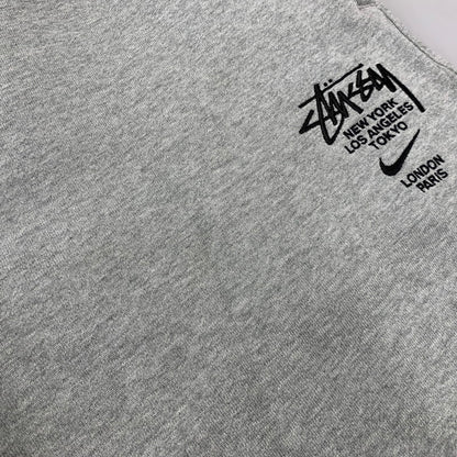 【中古品】【メンズ】 STUSSY×NIKE ステューシー ナイキ DC4227-050 INTERNATIONAL SWEATPANTS インターナショナル スウェットパンツ ボトムス ズボン 153-260812-cs-03-izu サイズ：S カラー：グレー 万代Net店