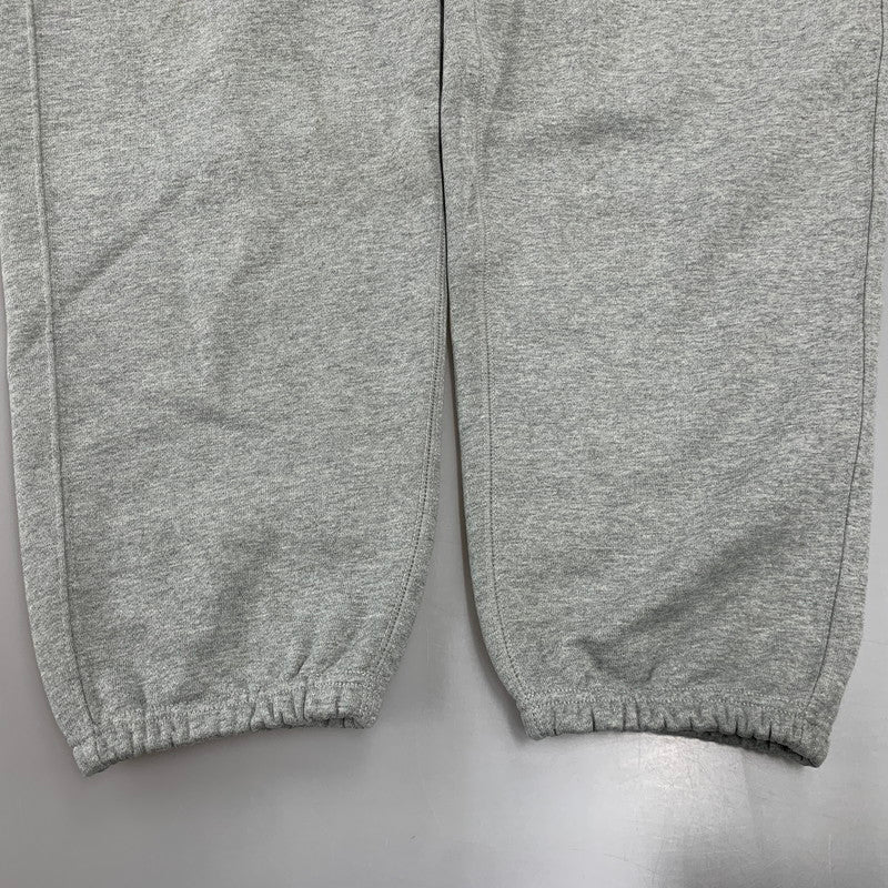 【中古品】【メンズ】 STUSSY×NIKE ステューシー ナイキ DC4227-050 INTERNATIONAL SWEATPANTS インターナショナル スウェットパンツ ボトムス ズボン 153-260812-cs-03-izu サイズ：S カラー：グレー 万代Net店