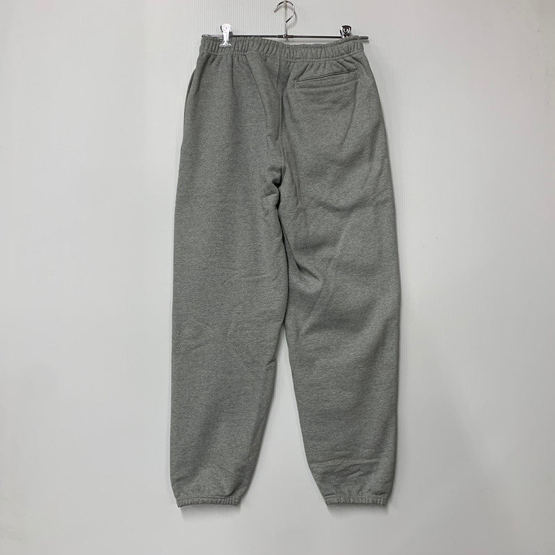 【中古品】【メンズ】 STUSSY×NIKE ステューシー ナイキ DC4227-050 INTERNATIONAL SWEATPANTS インターナショナル スウェットパンツ ボトムス ズボン 153-260812-cs-03-izu サイズ：S カラー：グレー 万代Net店
