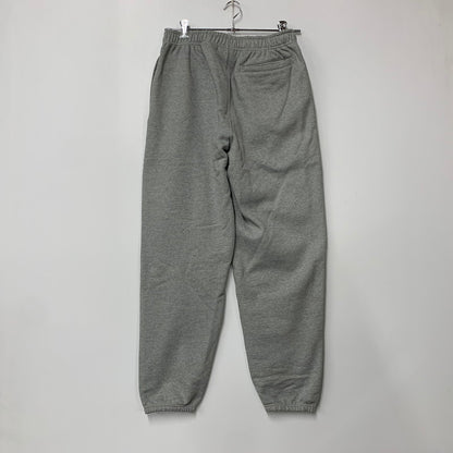 【中古品】【メンズ】 STUSSY×NIKE ステューシー ナイキ DC4227-050 INTERNATIONAL SWEATPANTS インターナショナル スウェットパンツ ボトムス ズボン 153-260812-cs-03-izu サイズ：S カラー：グレー 万代Net店