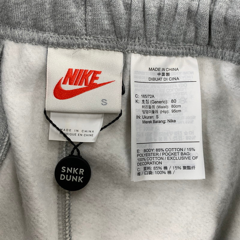 【中古品】【メンズ】 STUSSY×NIKE ステューシー ナイキ DC4227-050 INTERNATIONAL SWEATPANTS インターナショナル スウェットパンツ ボトムス ズボン 153-260812-cs-03-izu サイズ：S カラー：グレー 万代Net店