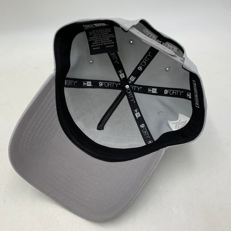 【中古品】【メンズ】 SUPREME シュプリーム × NEWERA ニューエラ GOTHIC OUTLINE ADJUSTABLE ゴシック アウトライン アジャスタブル 帽子 キャップ 185-260813-kh-07-izu サイズ：F カラー：グレー 万代Net店