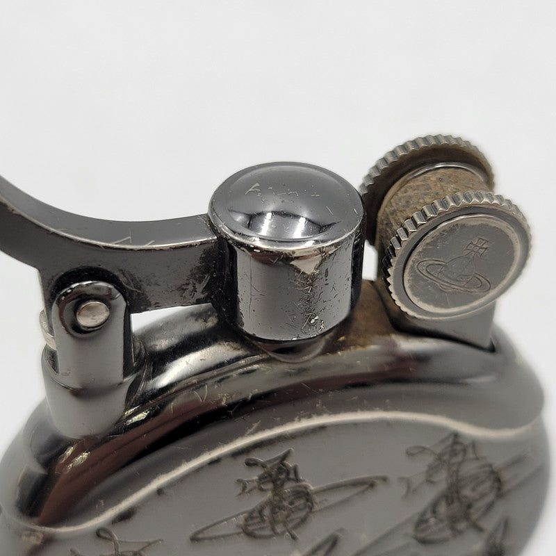 【現状渡し品】【メンズ/レディース】 VIVIENNE WESTWOOD ヴィヴィアンウエストウッド BLIND STAMP OIL LIGHTER ブラインドスタンプ オイルライター 206-260826-ay-19-izu カラー：ブラック系 万代Net店