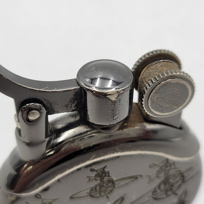 【現状渡し品】【メンズ/レディース】 VIVIENNE WESTWOOD ヴィヴィアンウエストウッド BLIND STAMP OIL LIGHTER ブラインドスタンプ オイルライター 206-260826-ay-19-izu カラー：ブラック系 万代Net店