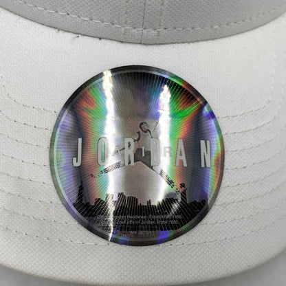 【中古品】【メンズ/レディース】 NIKE AIR JORDAN ナイキ エアジョーダン × OVO レノボ 826744-100 NIKE CLASSIC 99 CAP クラシック 99 キャップ 帽子 185-260829-kh-05-izu サイズ：F カラー：ホワイト 万代Net店