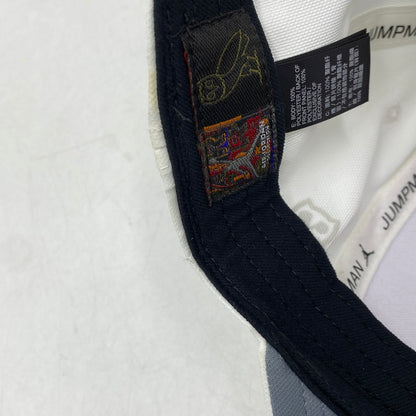 【中古品】【メンズ/レディース】 NIKE AIR JORDAN ナイキ エアジョーダン × OVO レノボ 826744-100 NIKE CLASSIC 99 CAP クラシック 99 キャップ 帽子 185-260829-kh-05-izu サイズ：F カラー：ホワイト 万代Net店