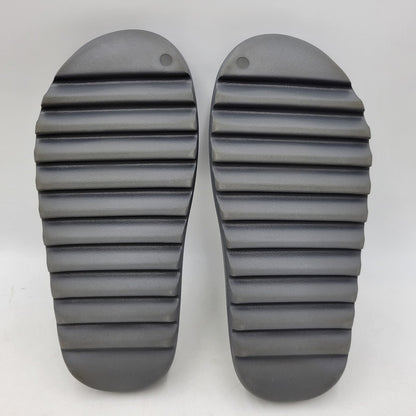 【中古品】【メンズ】 adidas アディダス YEEZY SLIDE ID2350 イージー スライド サンダル 靴 161-260817-as-14-izu サイズ：30.5cm カラー：SLTGRE/SLTGRE/SLTGRE 万代Net店