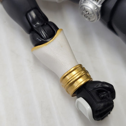 【中古品】 S.H.F 真骨彫製法 仮面ライダークウガ グローイングフォーム 042-600925-mh-03-izuh 万代Net店
