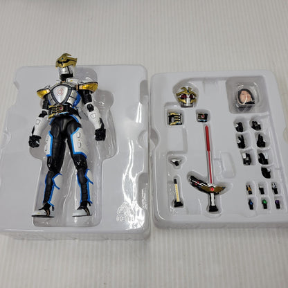 【中古品】 S.H.F 真骨彫製法 仮面ライダーイクサ セーブモード バーストモード 042-600925-mh-04-izuh 万代Net店
