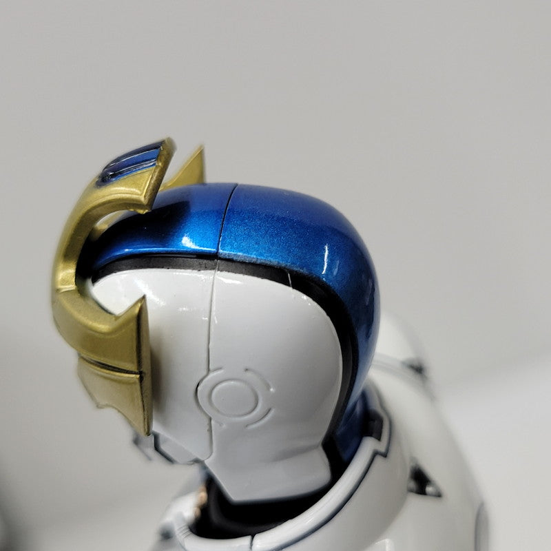 【中古品】 S.H.F 真骨彫製法 仮面ライダーイクサ セーブモード バーストモード 042-600925-mh-04-izuh 万代Net店