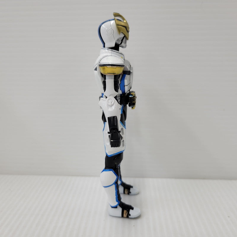 【中古品】 S.H.F 真骨彫製法 仮面ライダーイクサ セーブモード バーストモード 042-600925-mh-04-izuh 万代Net店
