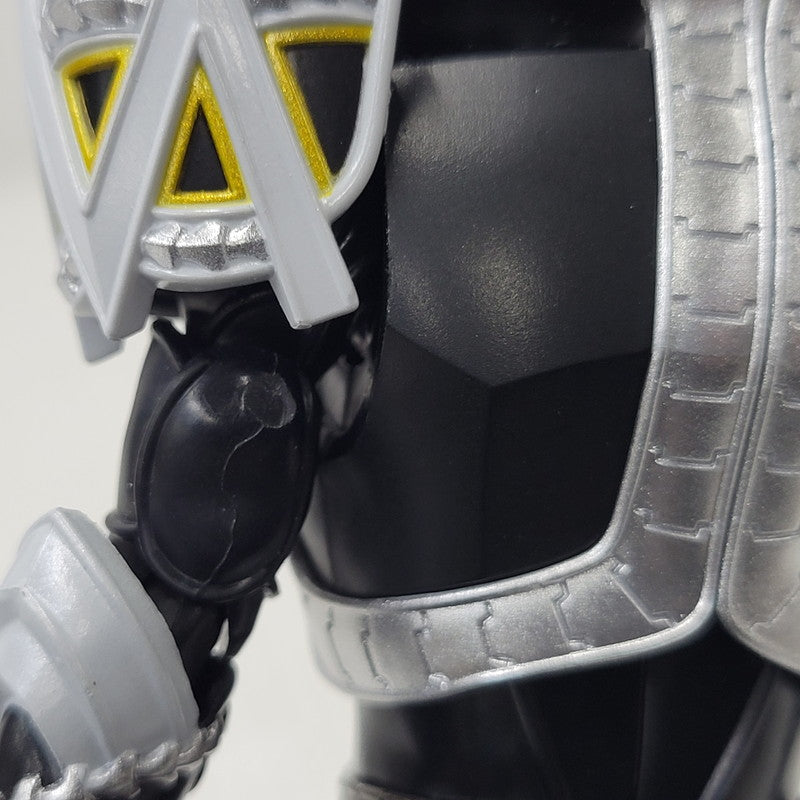 【中古美品】 S.H.F 真骨彫製法 仮面ライダーサガ 042-600925-mh-01-izuh 万代Net店